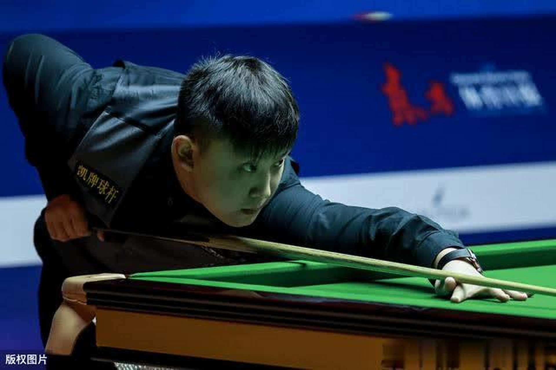 在足球与篮 在足球与篮